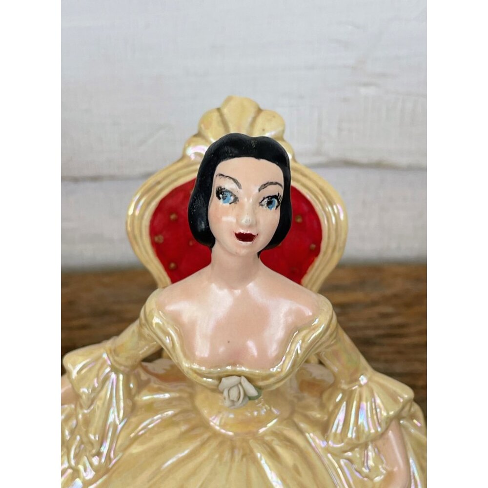 Vintage 1960s Ceramic Glam Lady Trinket Box On a Chair - Picture 3 of 16